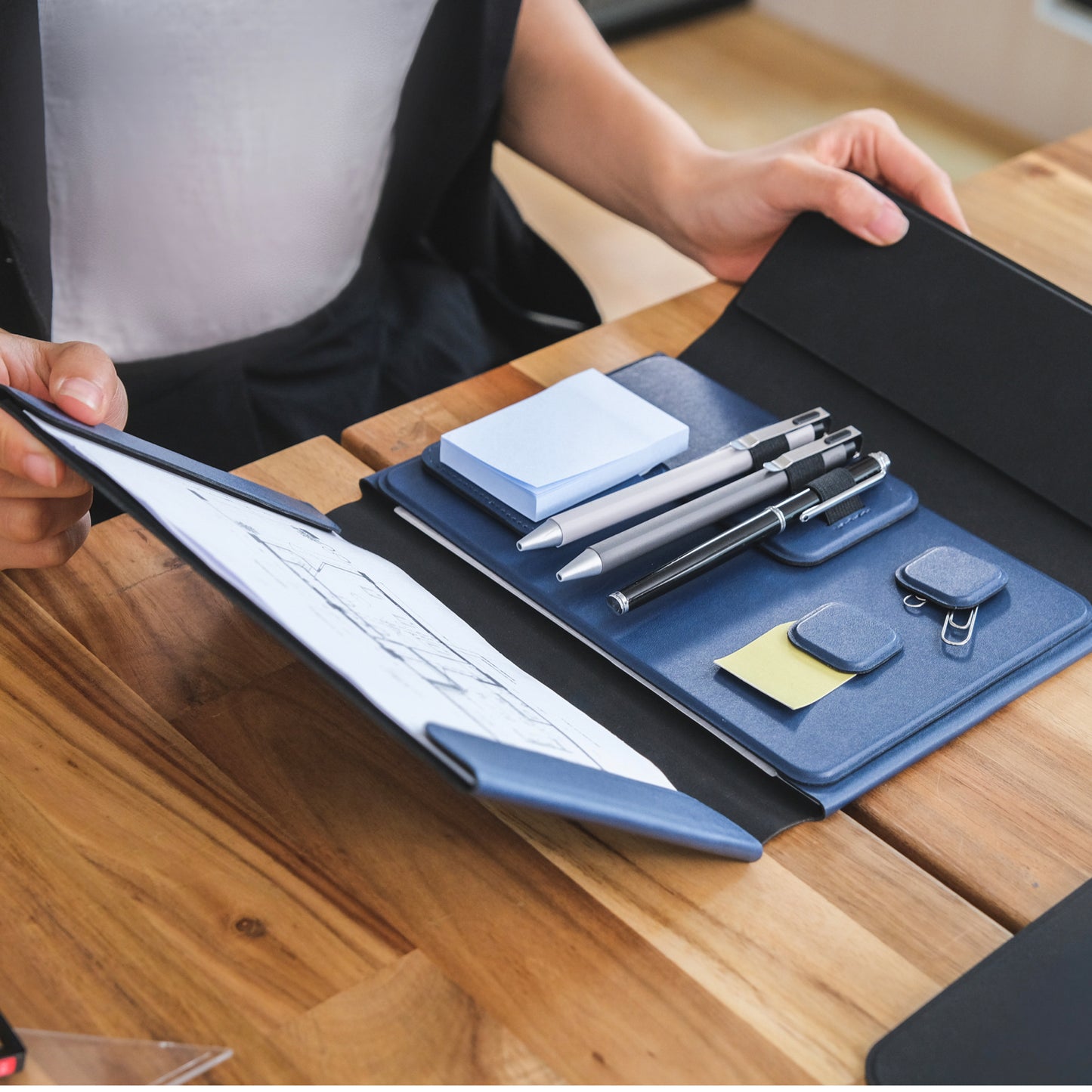 磁力で組み合わせるノートフォルダ「A5 office folder」