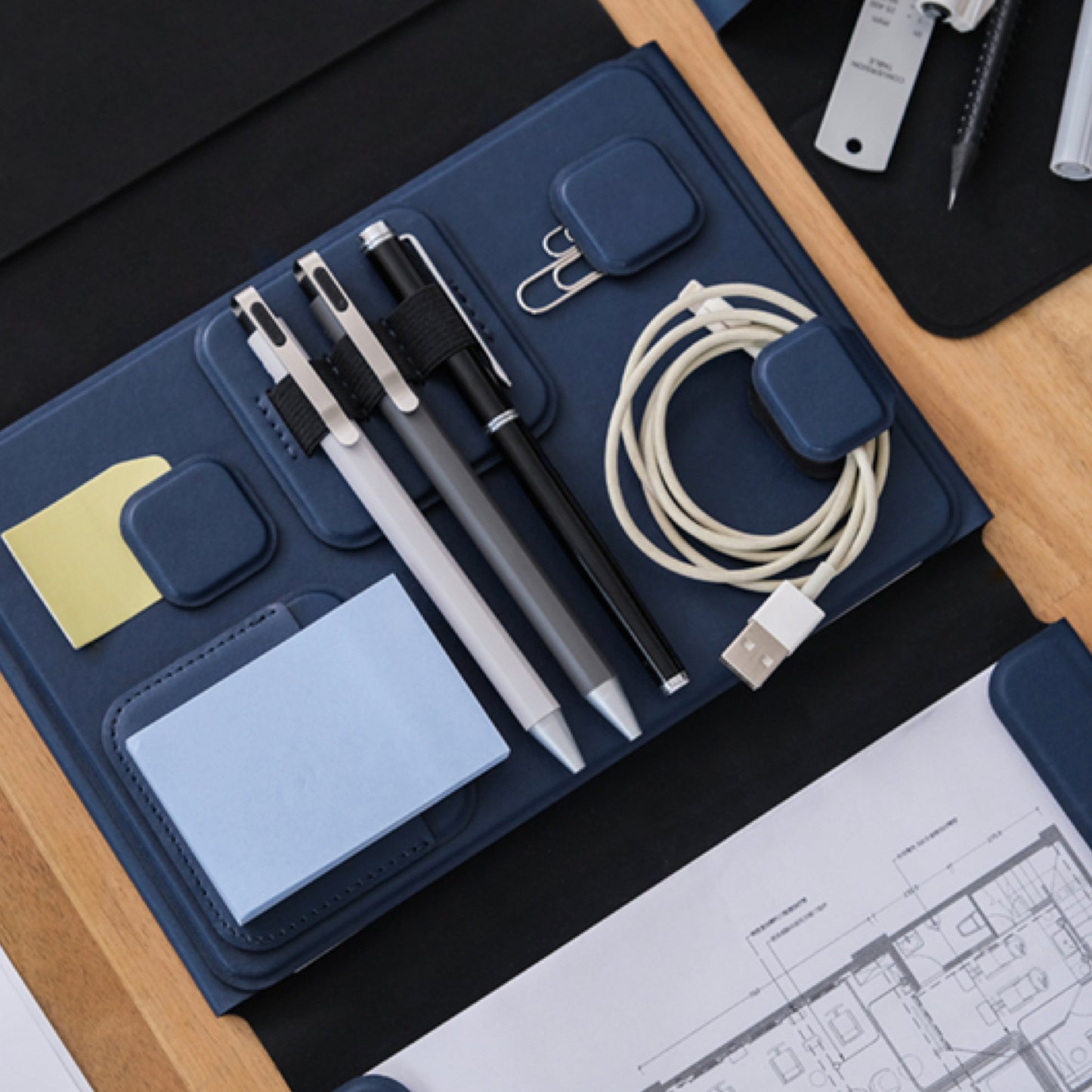 磁力で組み合わせるノートフォルダ「A5 office folder」