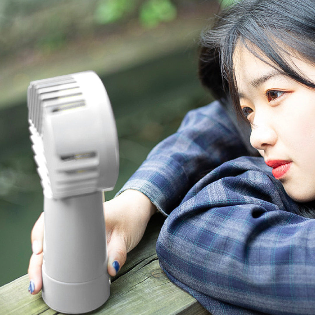 自動首振り機能付きなのに持ち運びもOK!2wayファン 「F1 Fan」