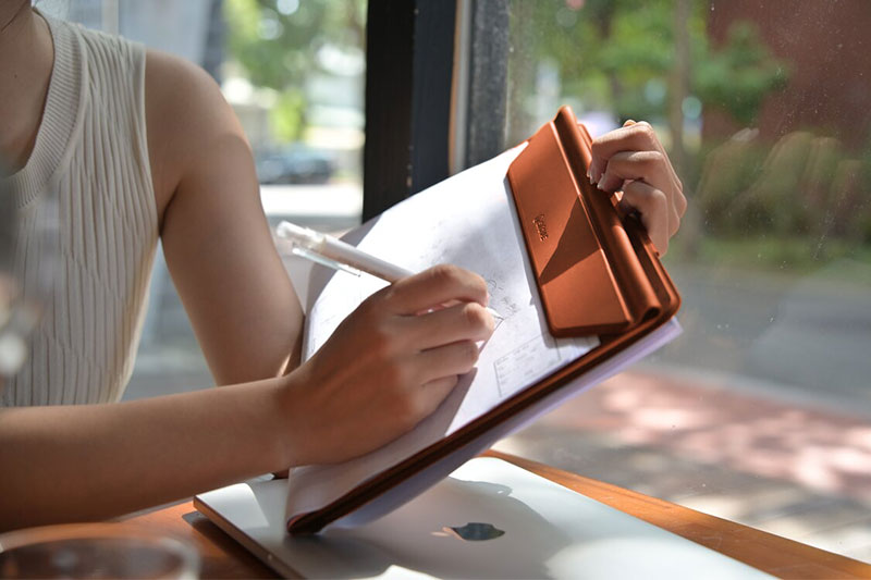 磁力で組み合わせるノートフォルダ「A4 office folder」