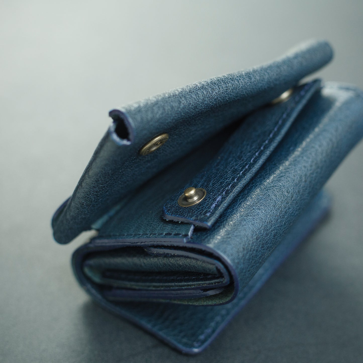 自由に組み替えるミニマム財布「Kumi Wallet」