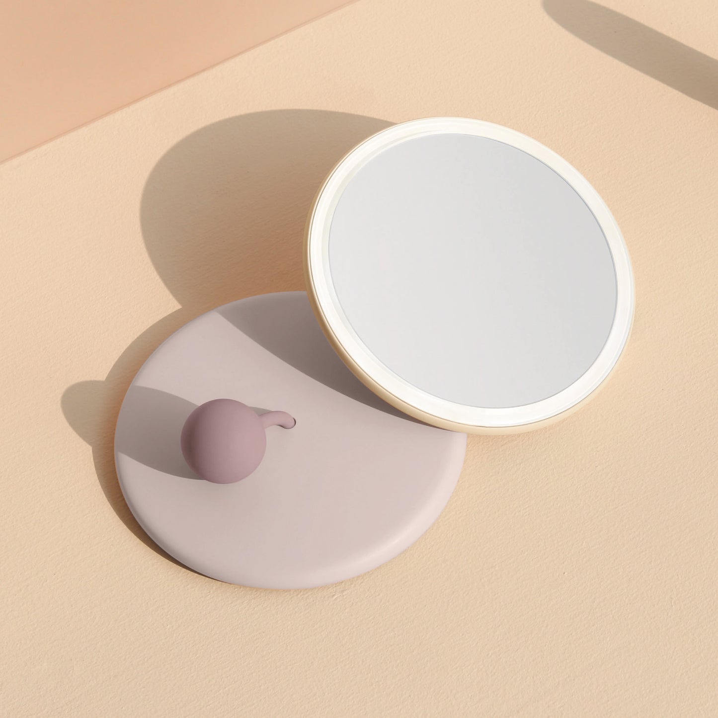 片手サイズの女優ミラー「HANDHELD MAKEUP MIRROR」