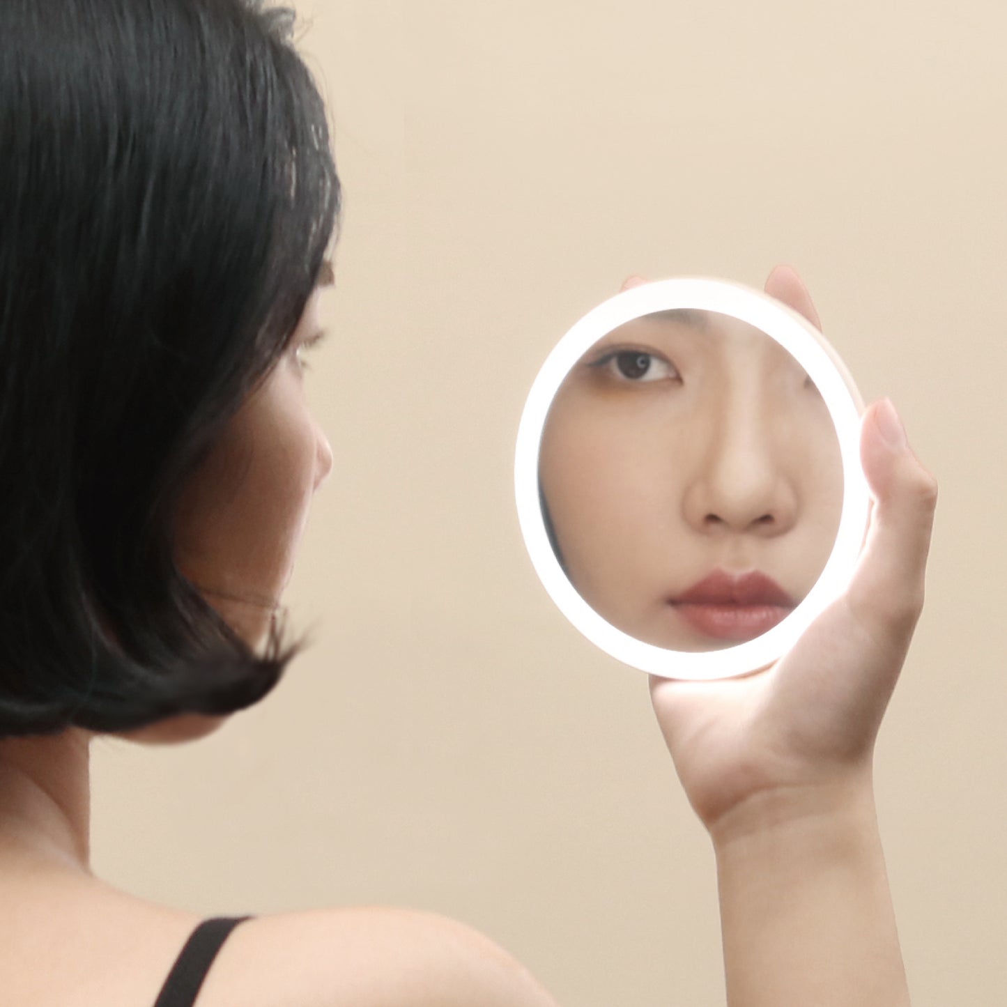 片手サイズの女優ミラー「HANDHELD MAKEUP MIRROR」