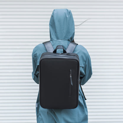 荷物を丁寧に整理整頓。スクエアデザインのスマートバックパック「FISHERMAN BACKPACK」