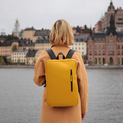 荷物を丁寧に整理整頓。スクエアデザインのスマートバックパック「FISHERMAN BACKPACK」