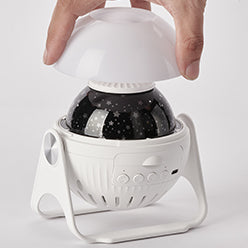 お部屋が夜空になるミニプラネタリウム「FOCUSING PROJECTION LAMP」