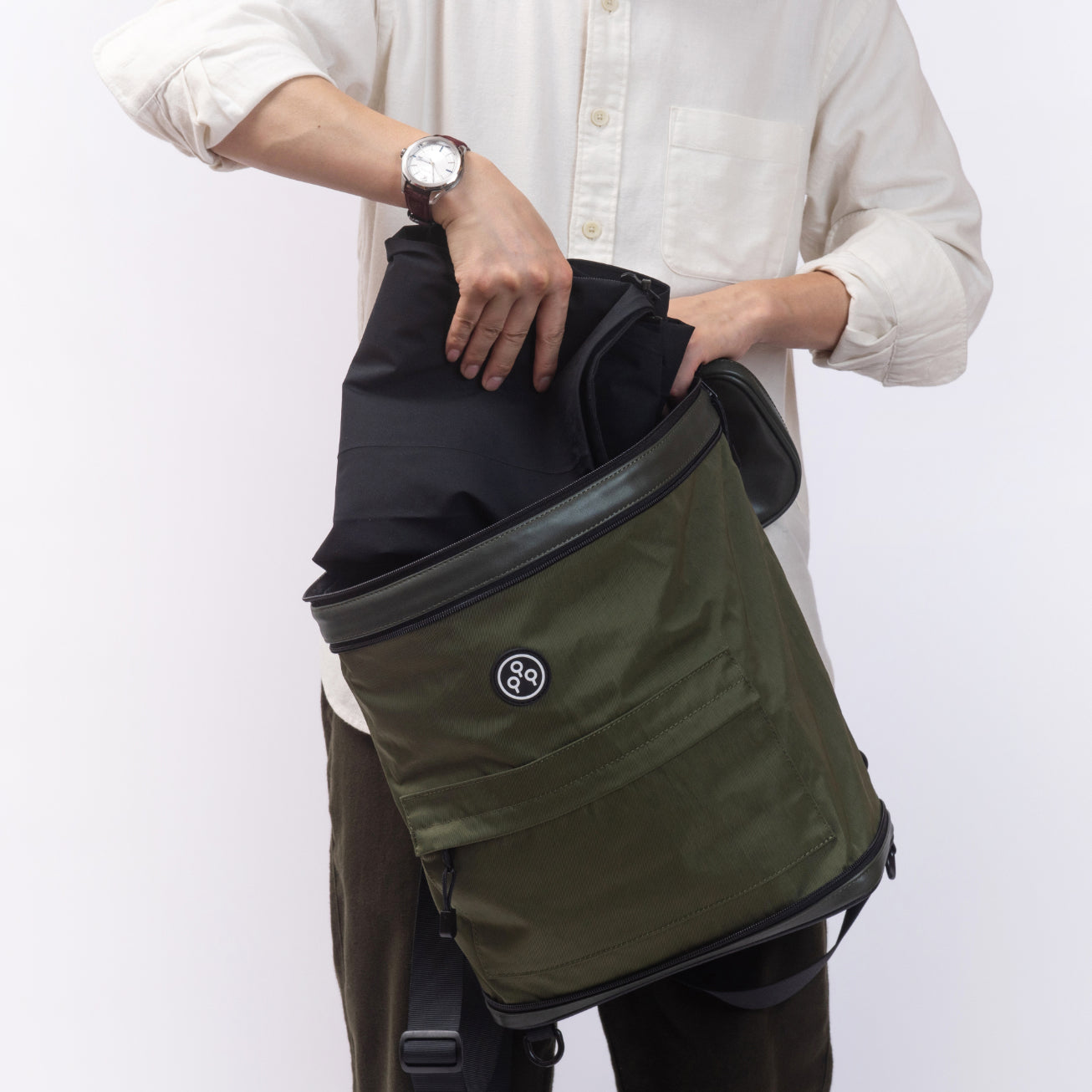 荷物が増えても大丈夫！容量が16倍になるバッグ「Sandwich Backpack」