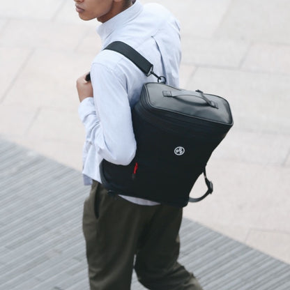 荷物が増えても大丈夫！容量が16倍になるバッグ「Sandwich Backpack」